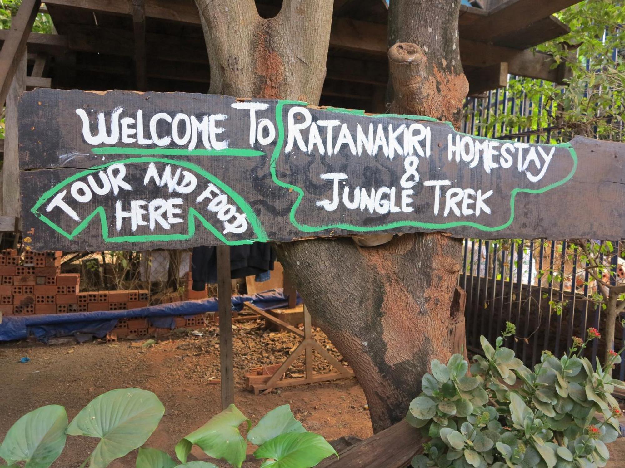 Ratanakiri Homestay & Jungle Trek Banlung Esterno foto