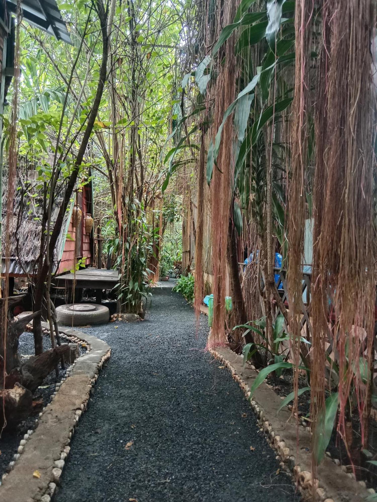 Ratanakiri Homestay & Jungle Trek Banlung Esterno foto
