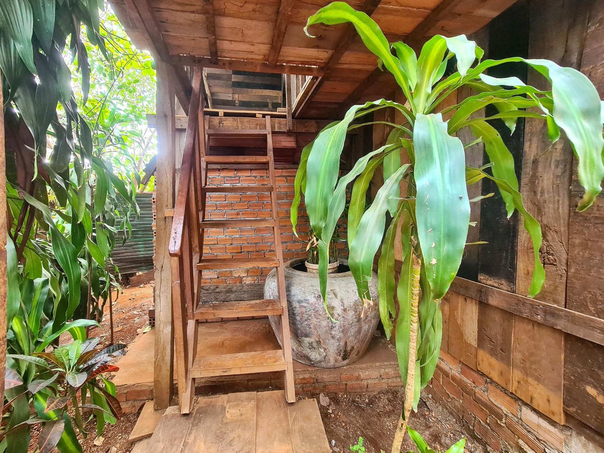 Ratanakiri Homestay & Jungle Trek Banlung Esterno foto
