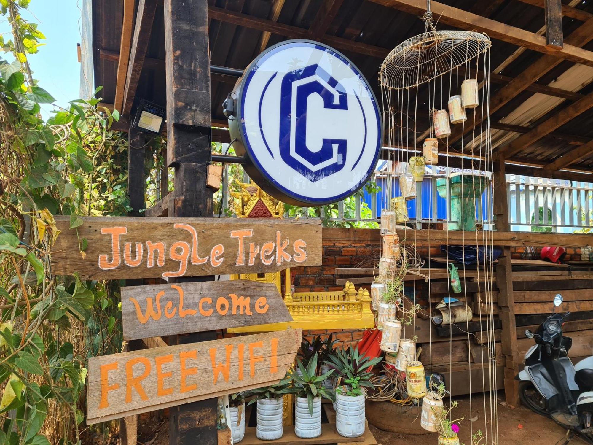 Ratanakiri Homestay & Jungle Trek Banlung Esterno foto